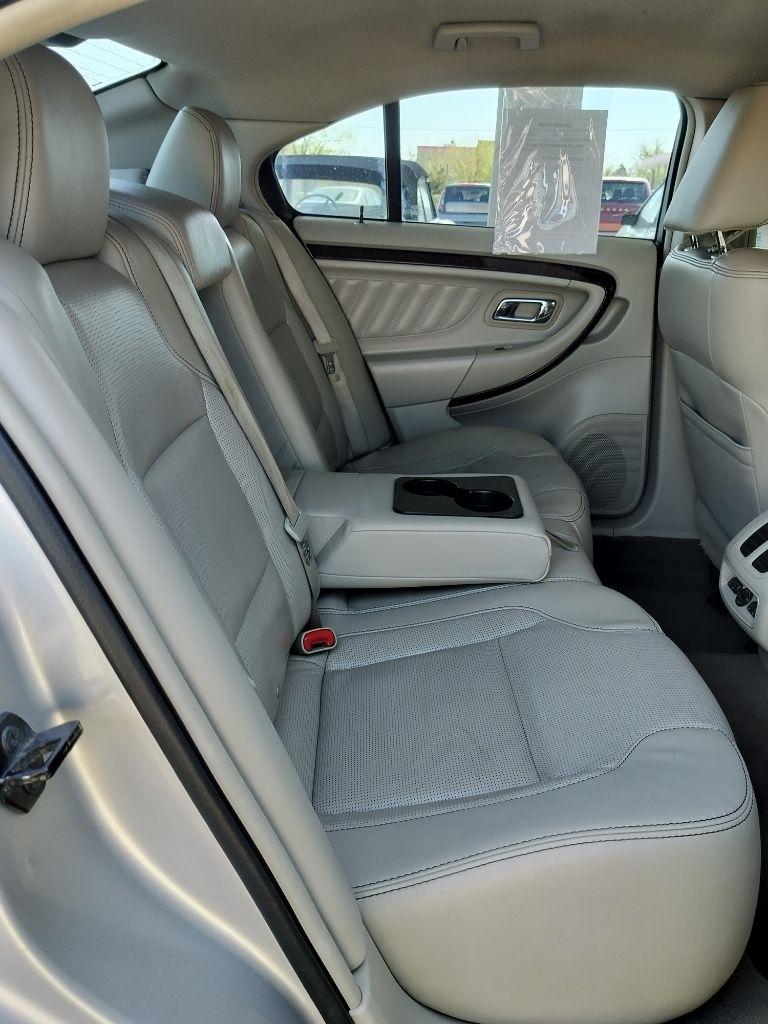 Ford Taurus Limited FWD 2011
