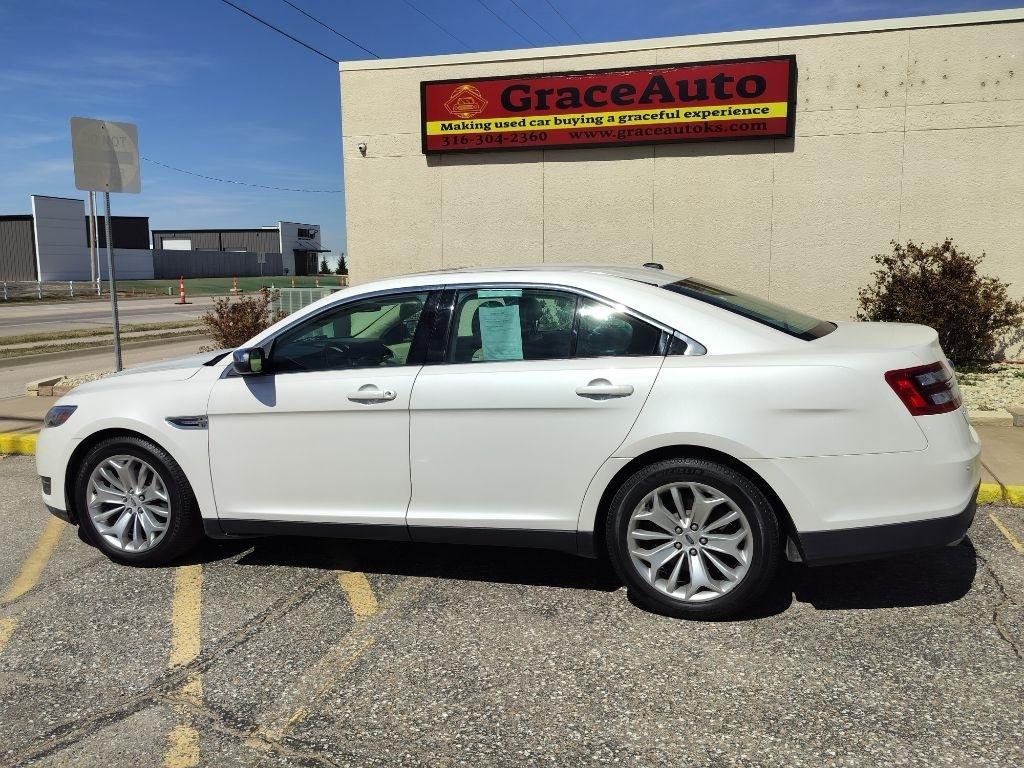 Ford Taurus Limited FWD 2018