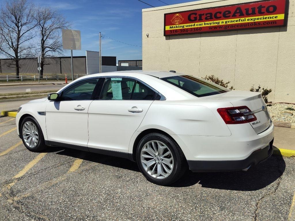 Ford Taurus Limited FWD 2018