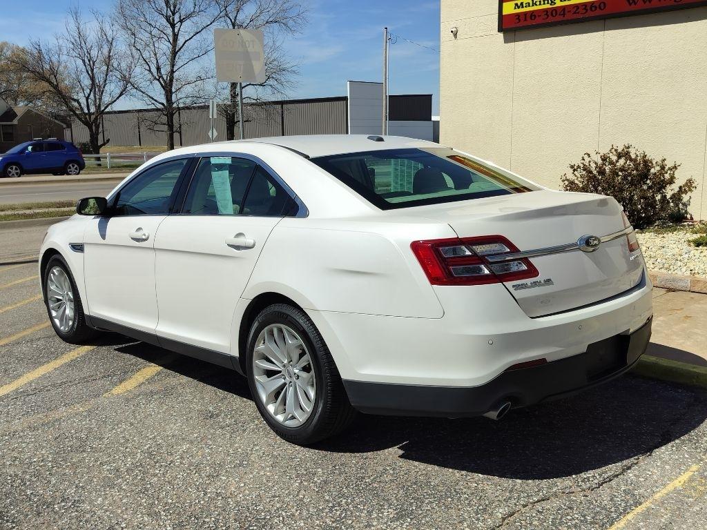 Ford Taurus Limited FWD 2018