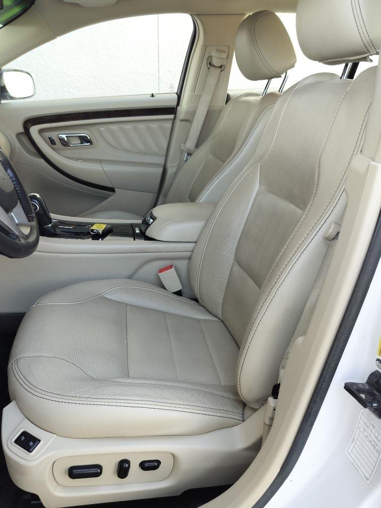 Ford Taurus Limited FWD 2018