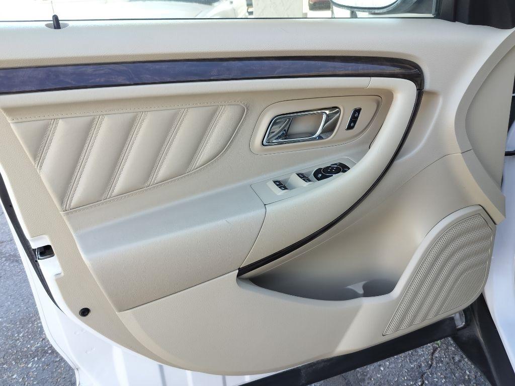 Ford Taurus Limited FWD 2018