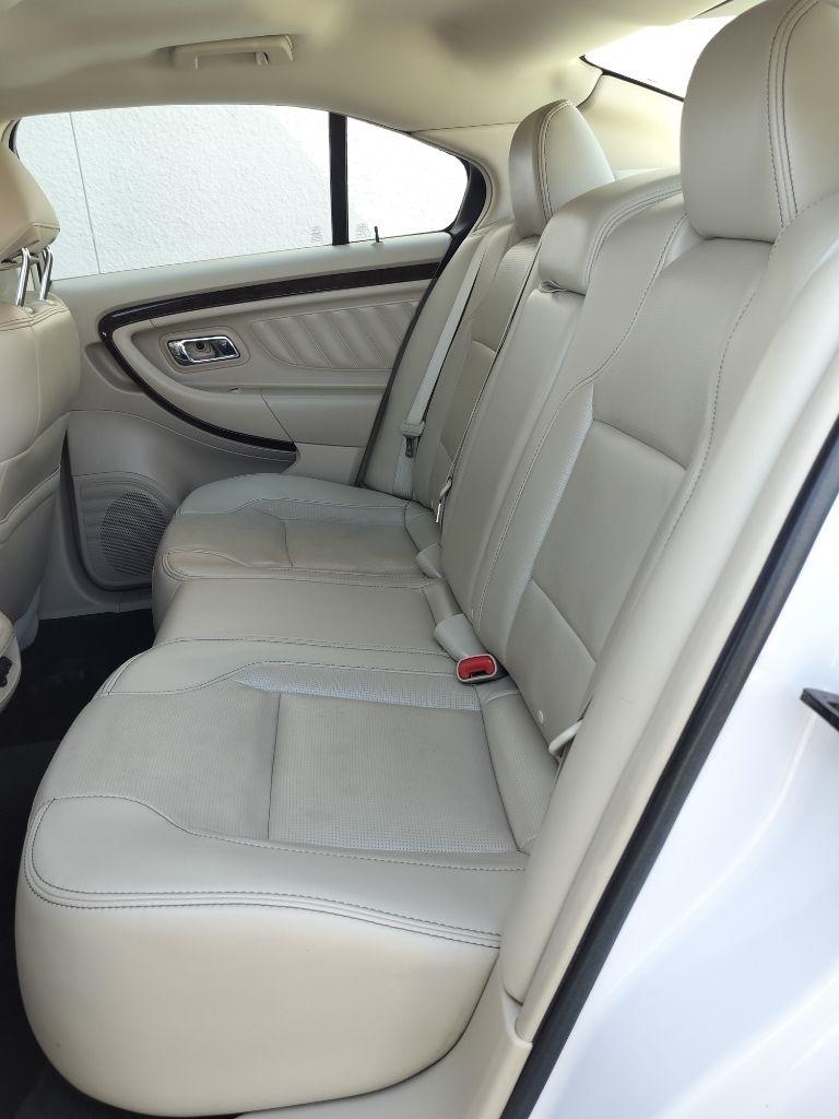 Ford Taurus Limited FWD 2018