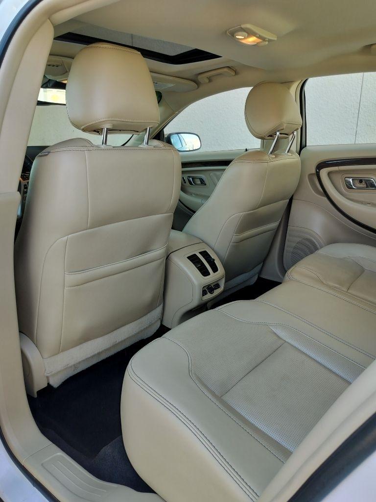 Ford Taurus Limited FWD 2018