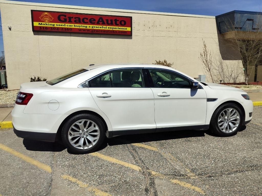 Ford Taurus Limited FWD 2018