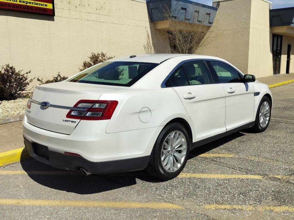 Ford Taurus Limited FWD 2018