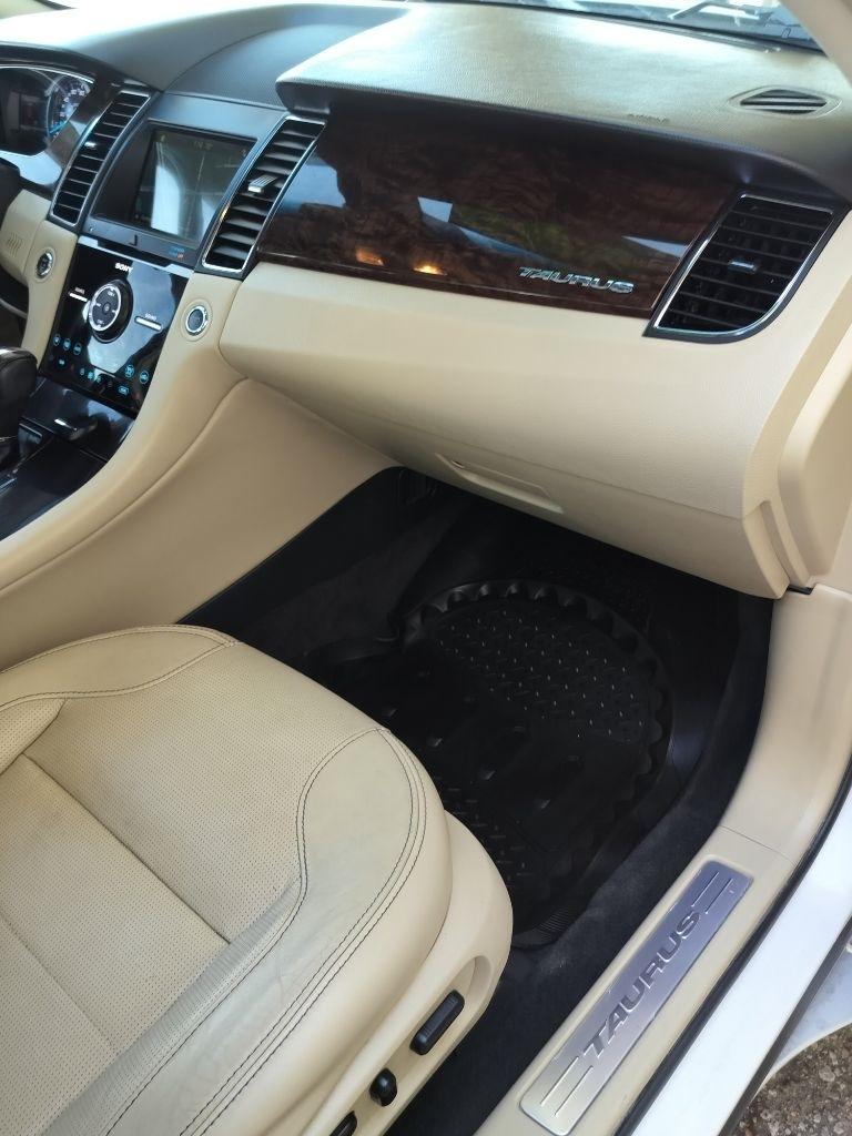 Ford Taurus Limited FWD 2018