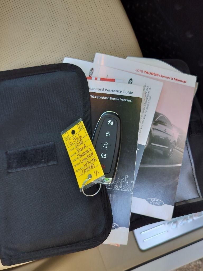 Ford Taurus Limited FWD 2018