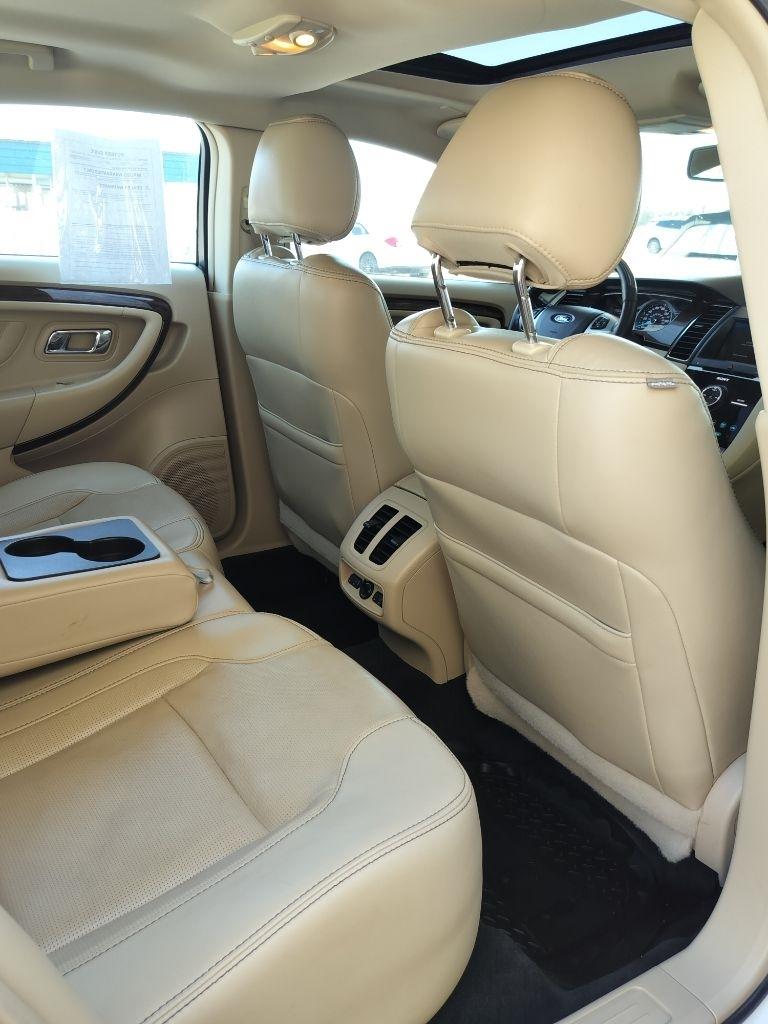 Ford Taurus Limited FWD 2018