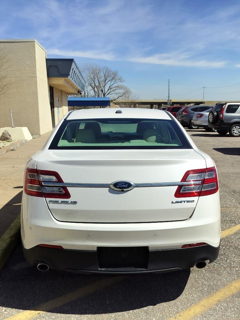 Ford Taurus Limited FWD 2018
