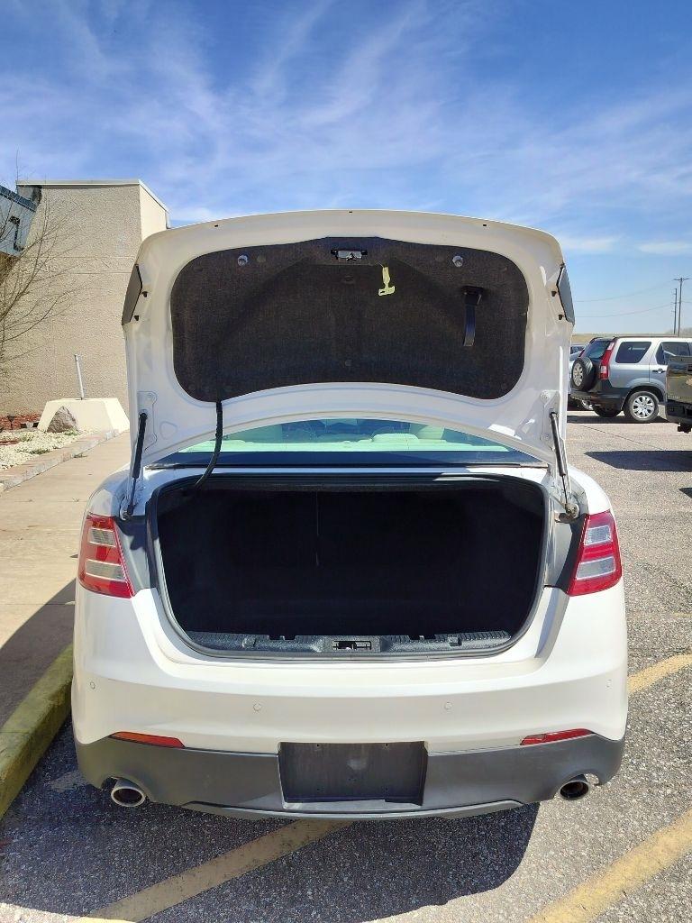 Ford Taurus Limited FWD 2018