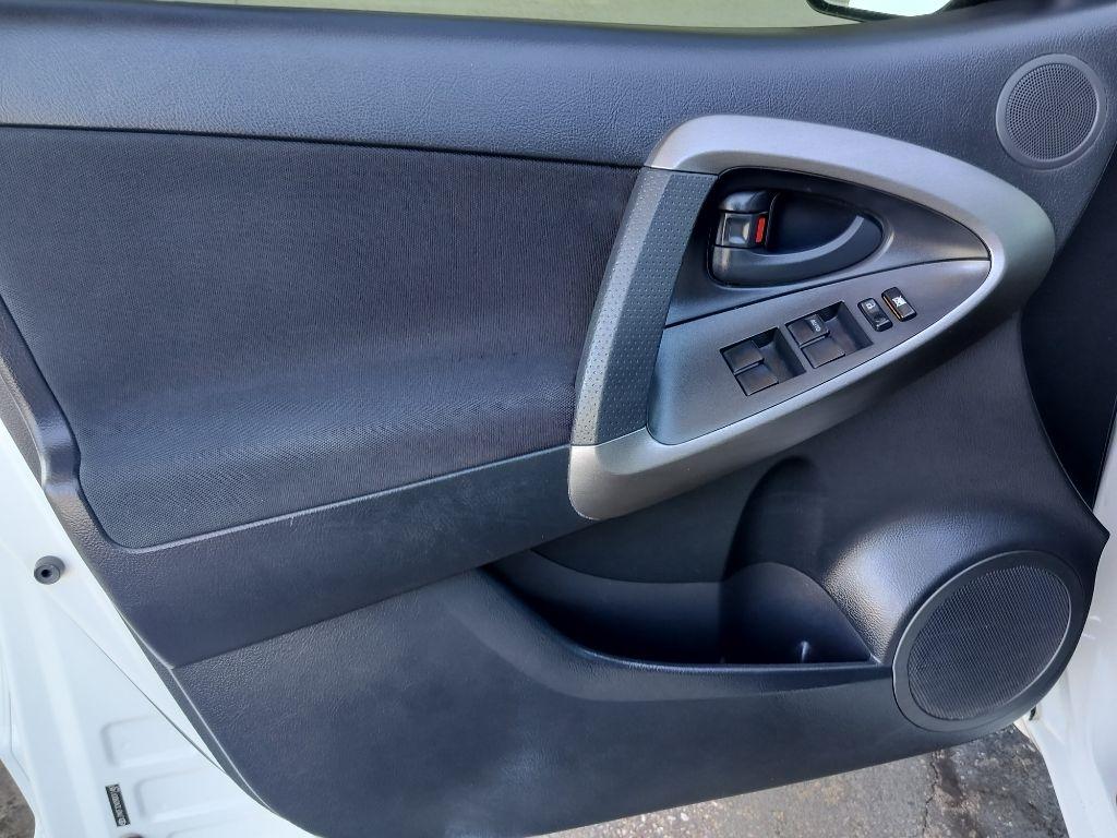 Toyota RAV4 Sport I4 2WD 2009