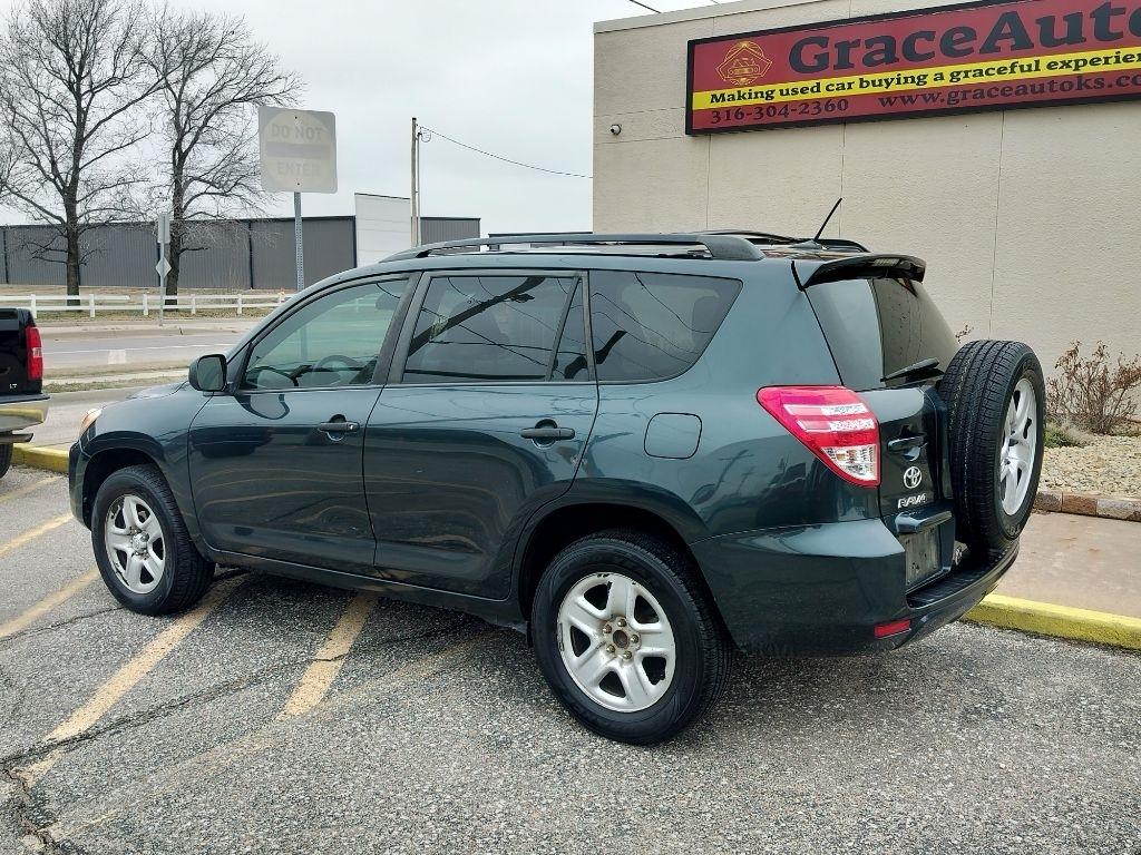 Toyota RAV4 Base V6 2WD 2011