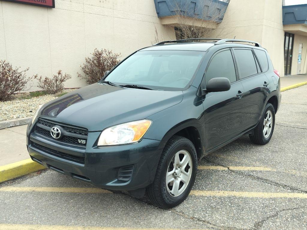 Toyota RAV4 Base V6 2WD 2011