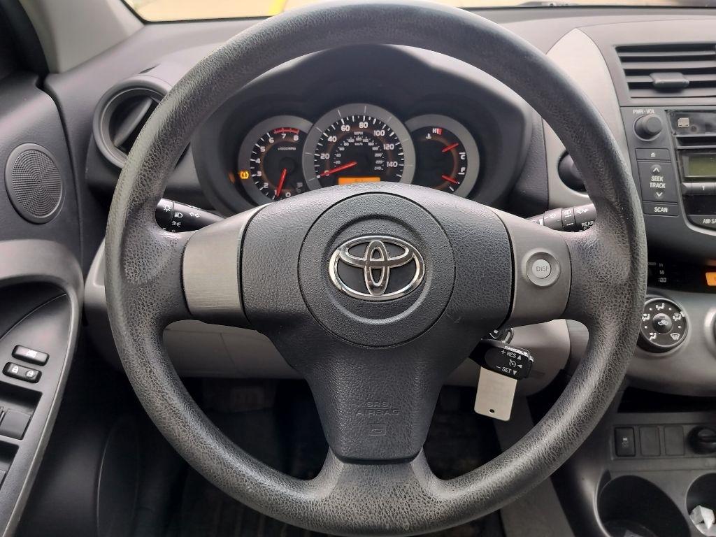 Toyota RAV4 Base V6 2WD 2011