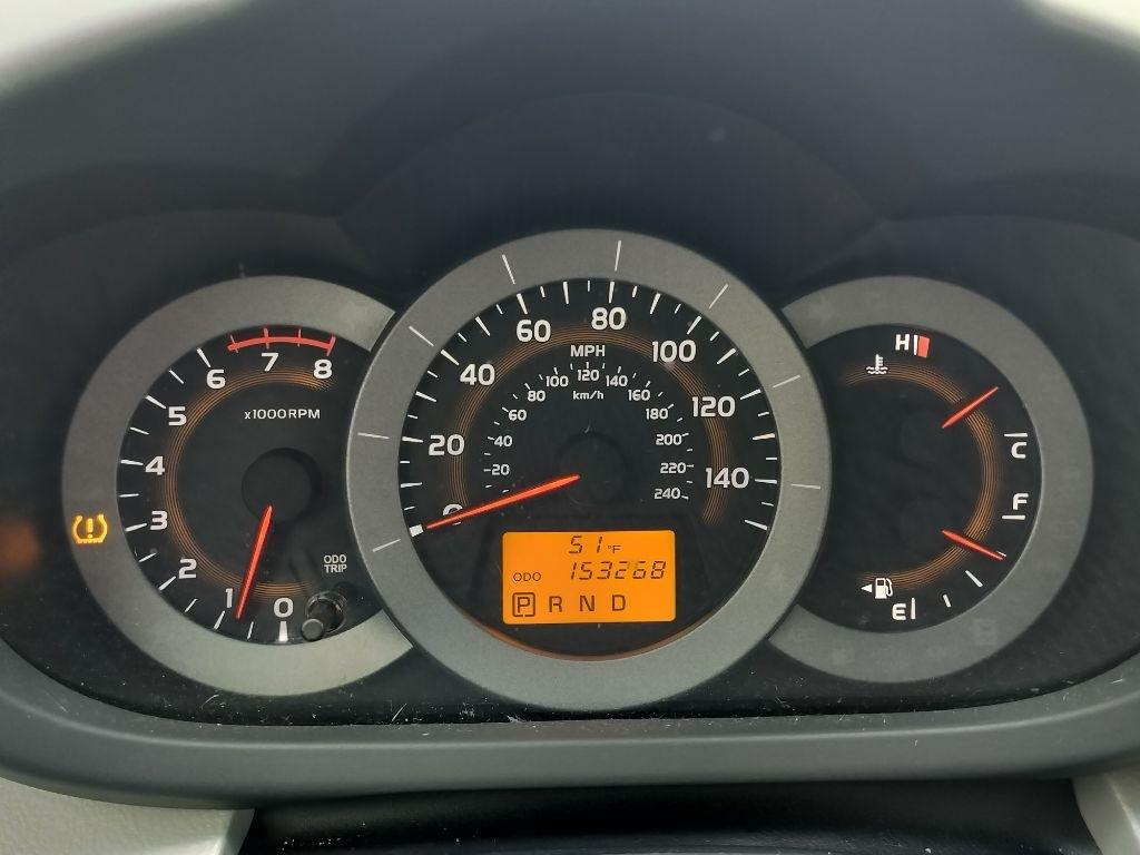 Toyota RAV4 Base V6 2WD 2011