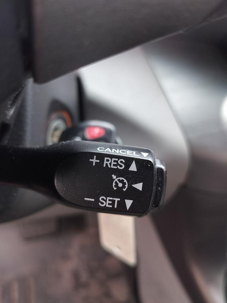 Toyota RAV4 Base V6 2WD 2011