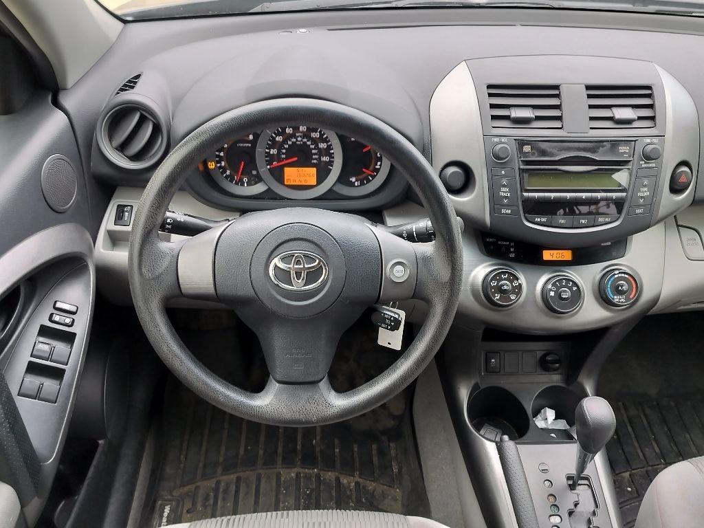 Toyota RAV4 Base V6 2WD 2011