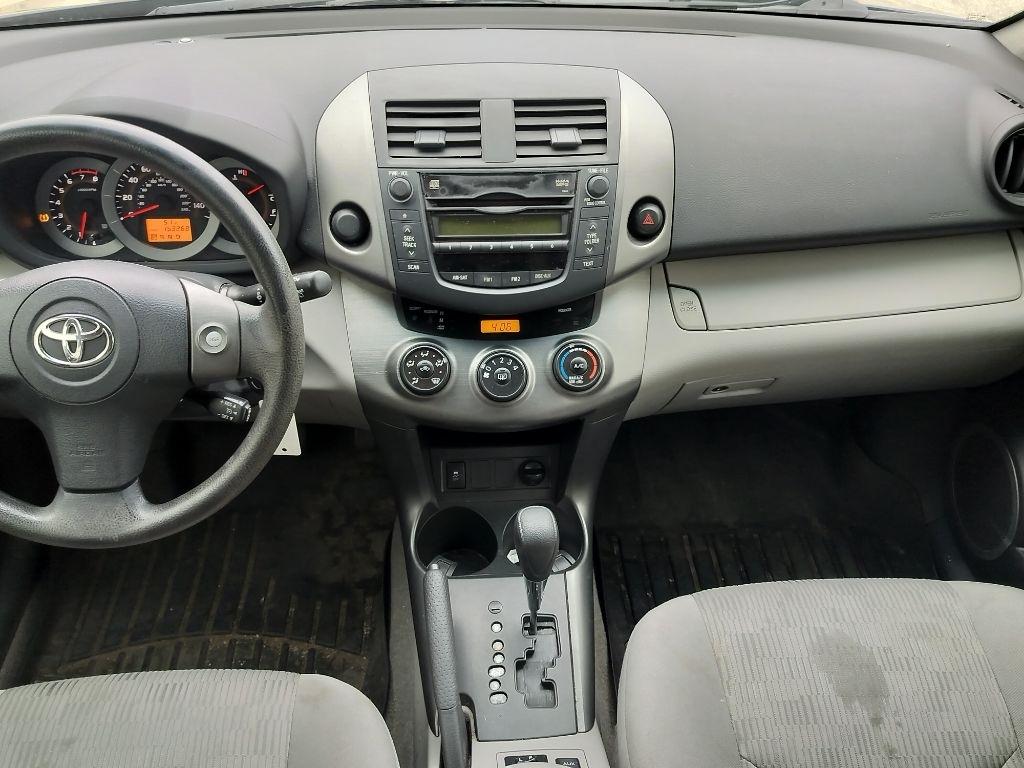 Toyota RAV4 Base V6 2WD 2011