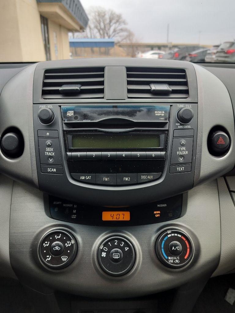 Toyota RAV4 Base V6 2WD 2011