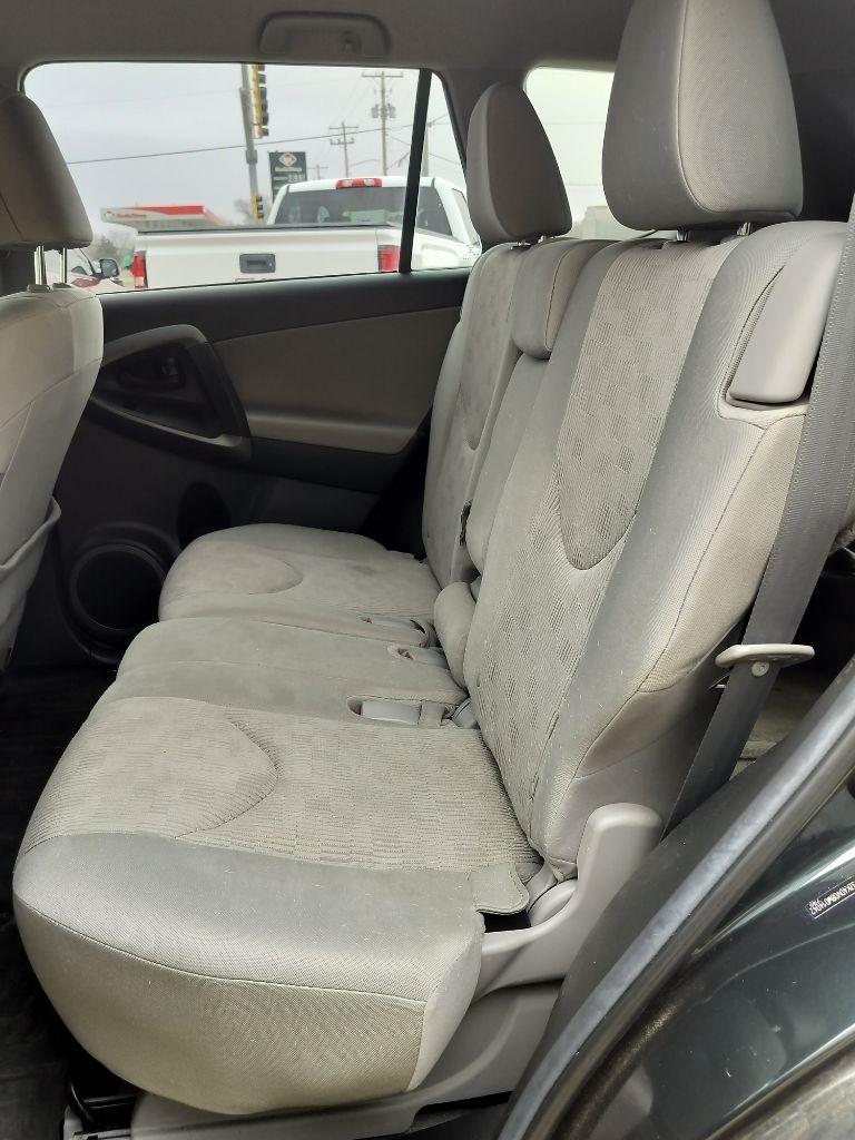 Toyota RAV4 Base V6 2WD 2011