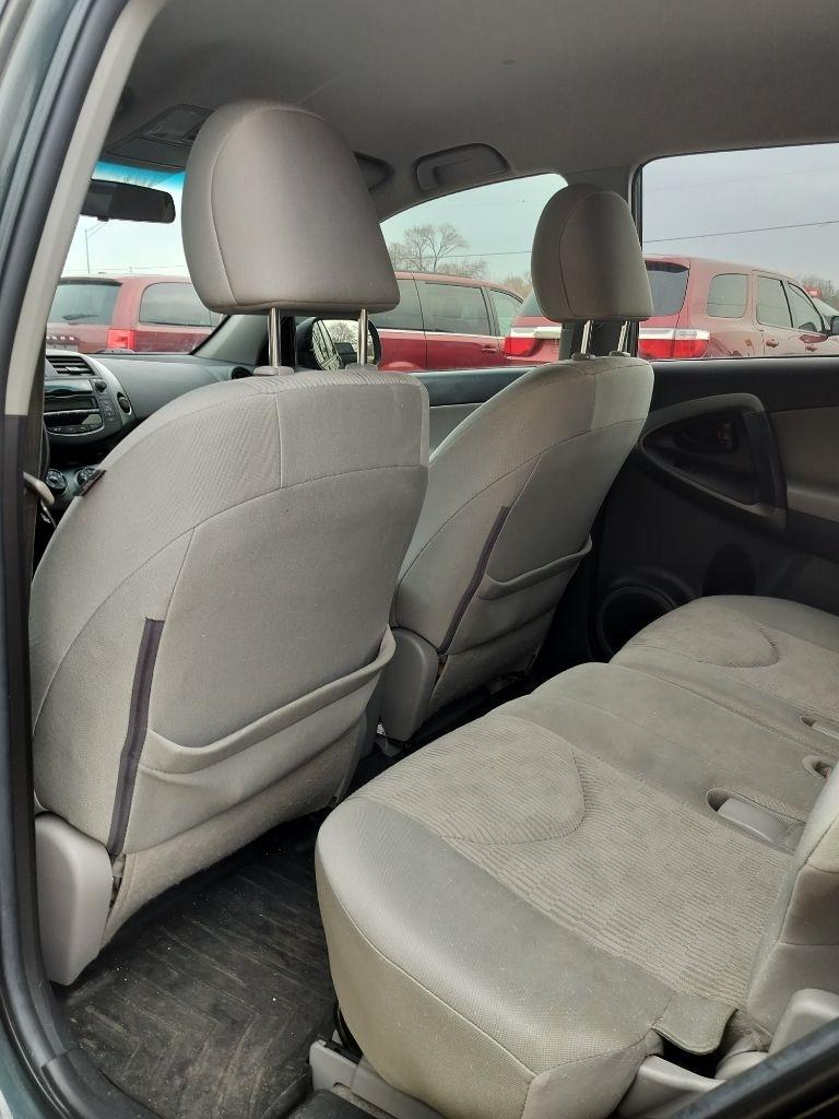 Toyota RAV4 Base V6 2WD 2011