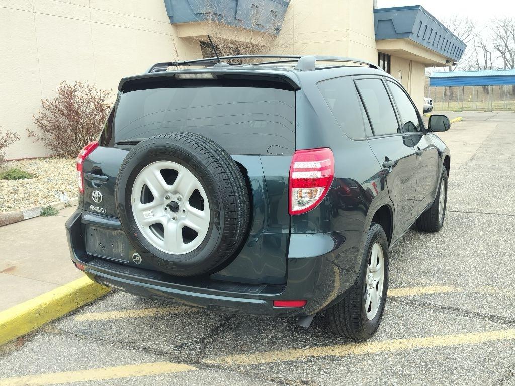 Toyota RAV4 Base V6 2WD 2011