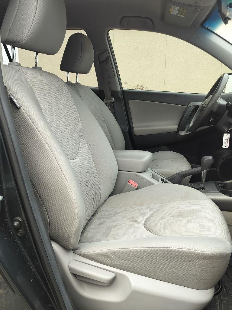 Toyota RAV4 Base V6 2WD 2011