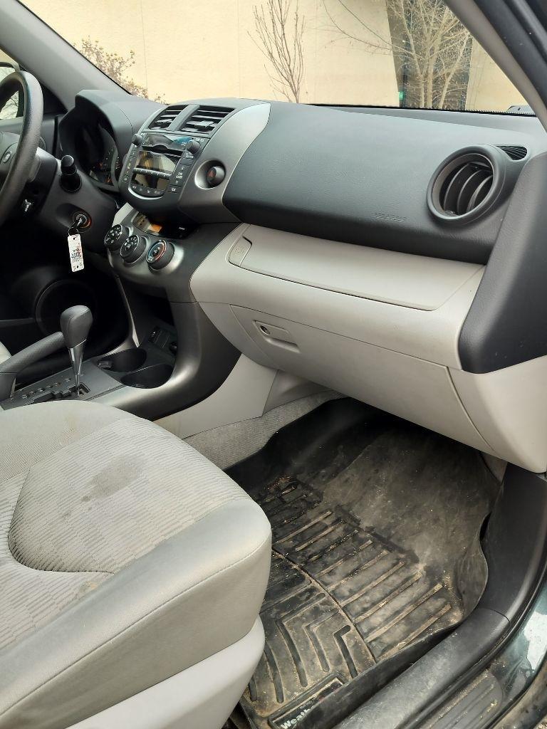 Toyota RAV4 Base V6 2WD 2011