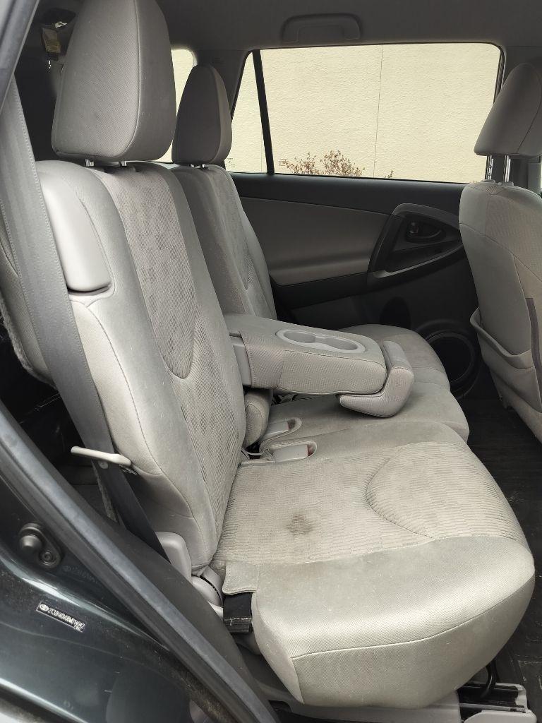 Toyota RAV4 Base V6 2WD 2011