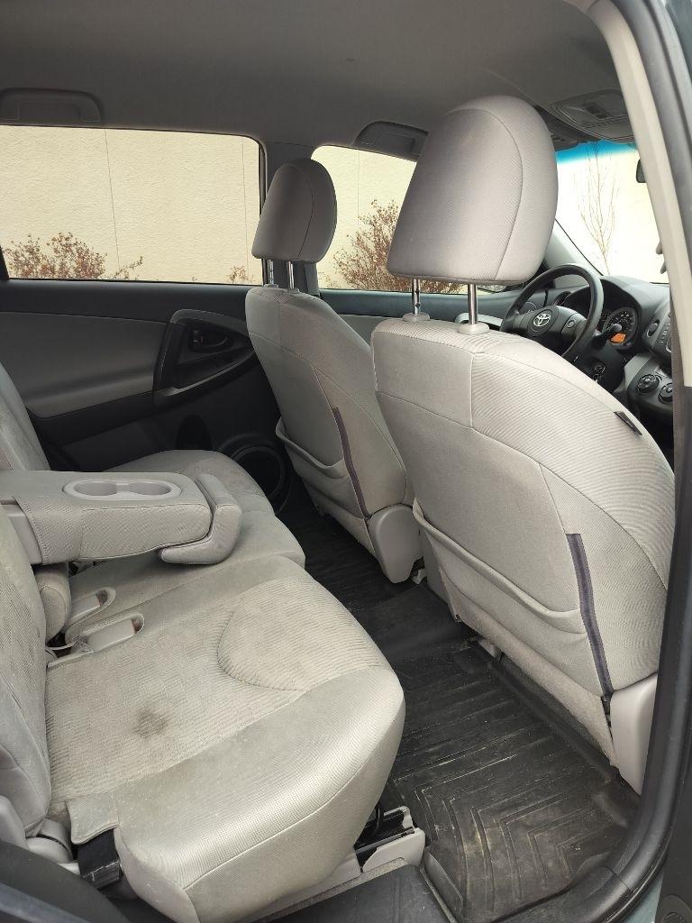 Toyota RAV4 Base V6 2WD 2011