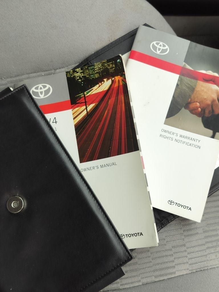 Toyota RAV4 Base V6 2WD 2011