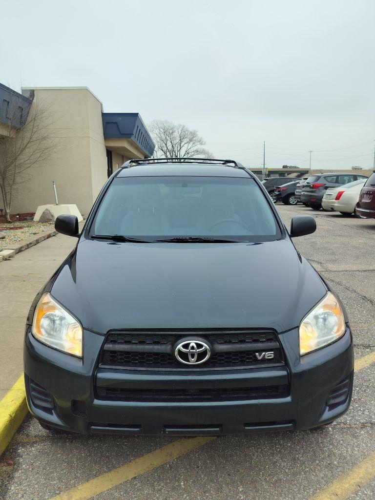 Toyota RAV4 Base V6 2WD 2011