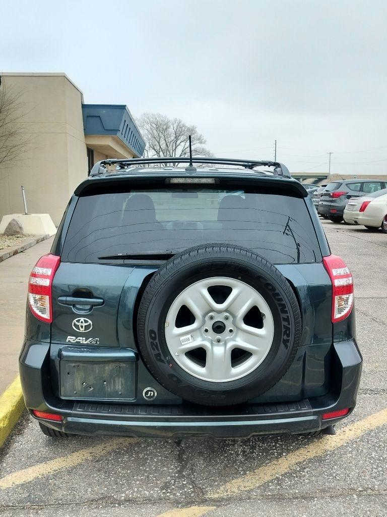 Toyota RAV4 Base V6 2WD 2011