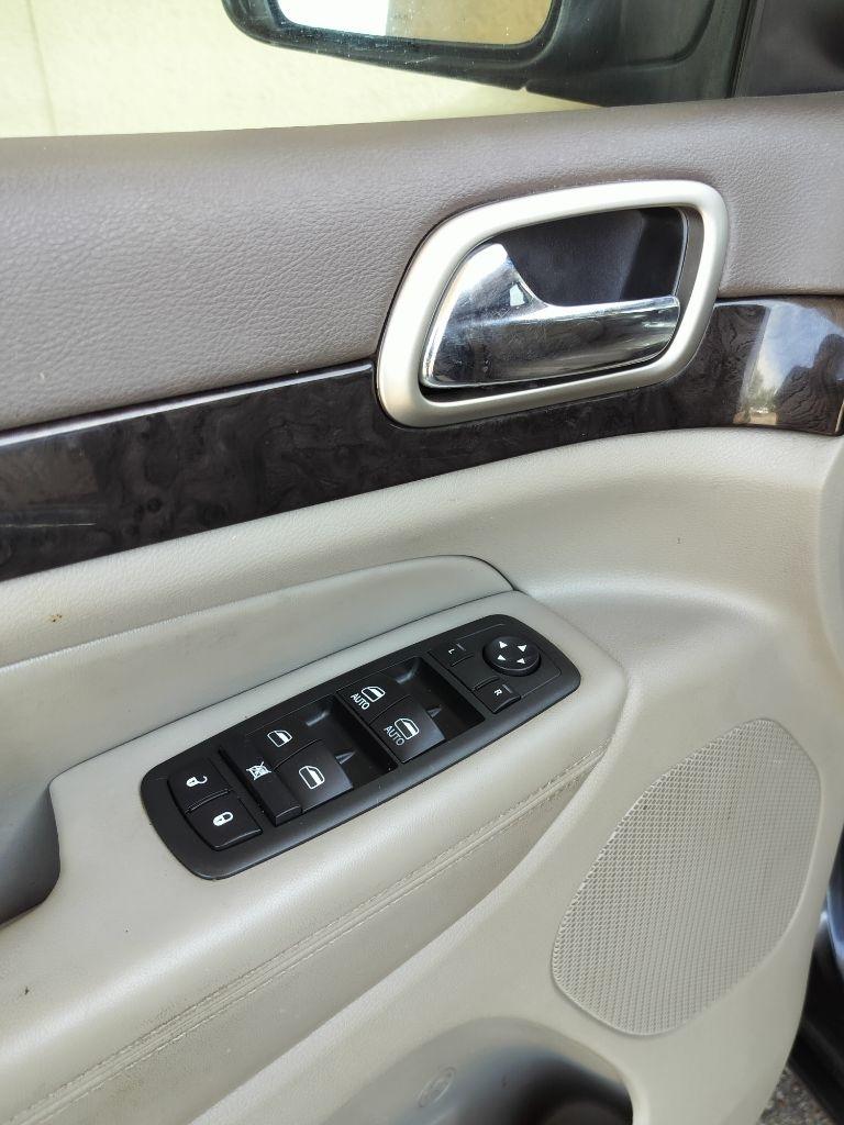 Jeep Grand Cherokee Laredo 4WD 2012