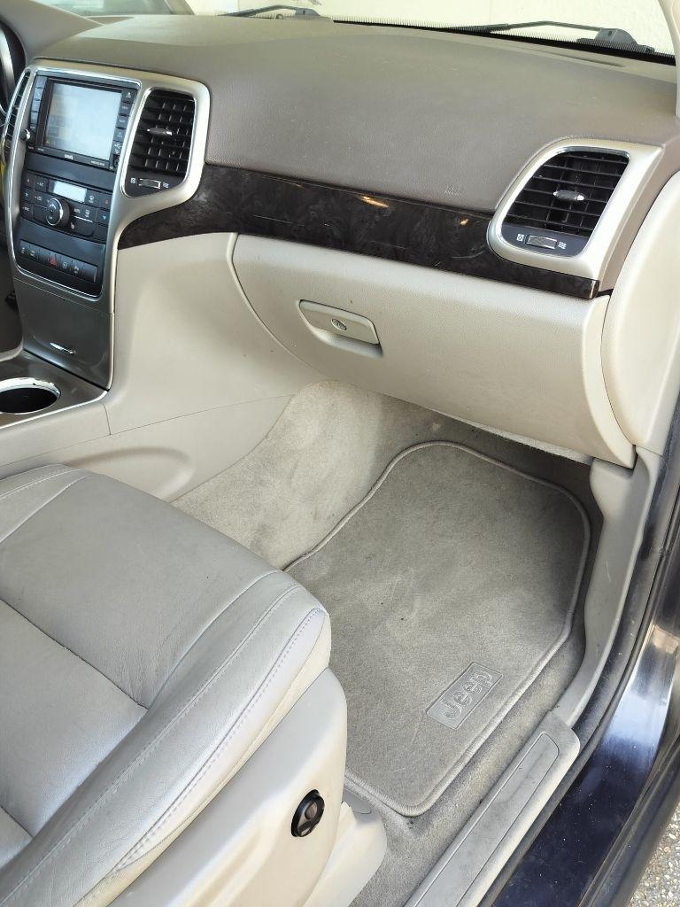 Jeep Grand Cherokee Laredo 4WD 2012