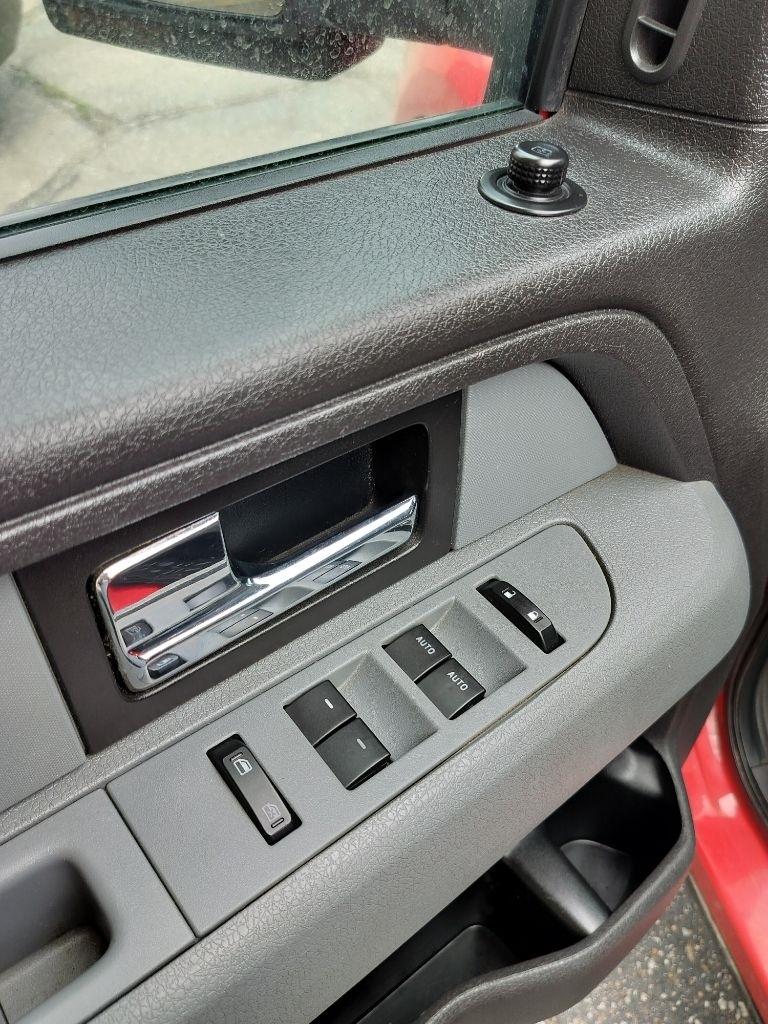 Ford F-150 XL SuperCab 8-ft. Bed 4WD 2012