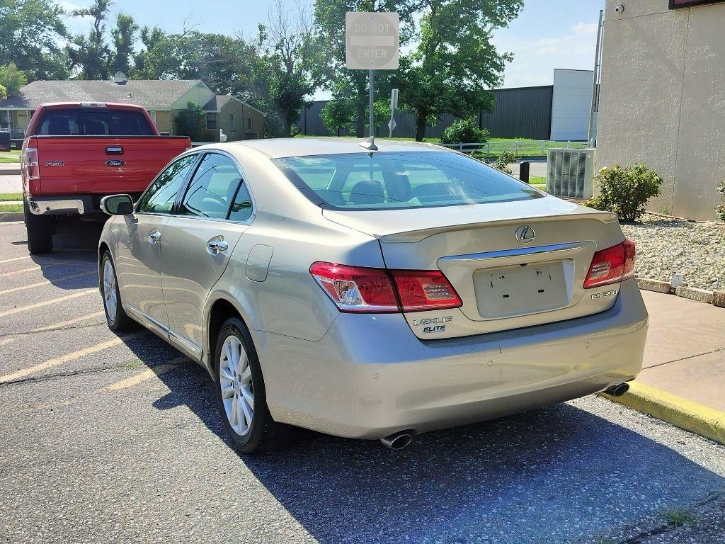 Lexus ES 350 Sedan 2010