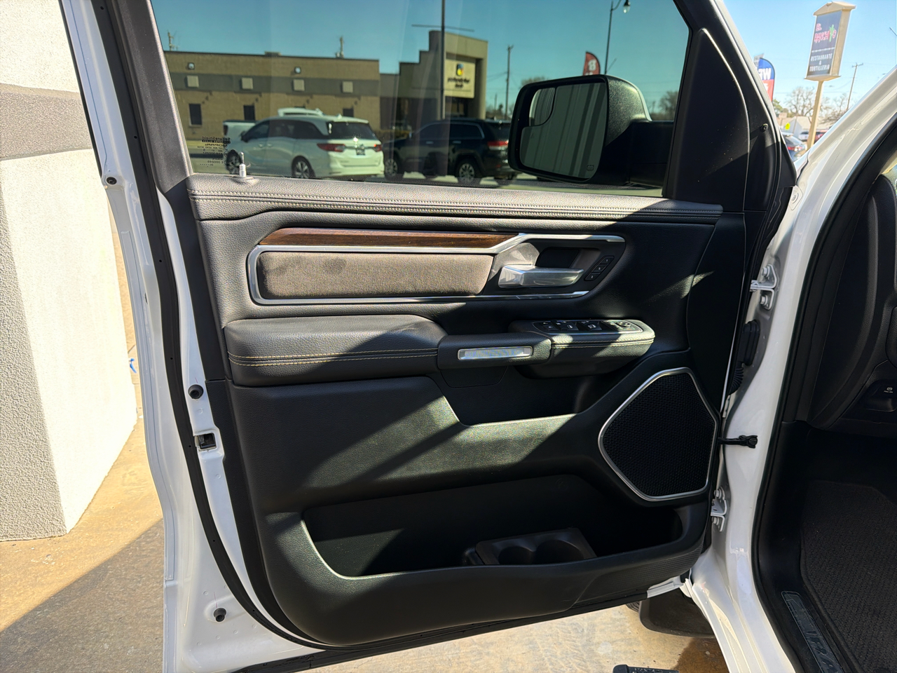 RAM 1500 Laramie Crew Cab SWB 4WD 2021