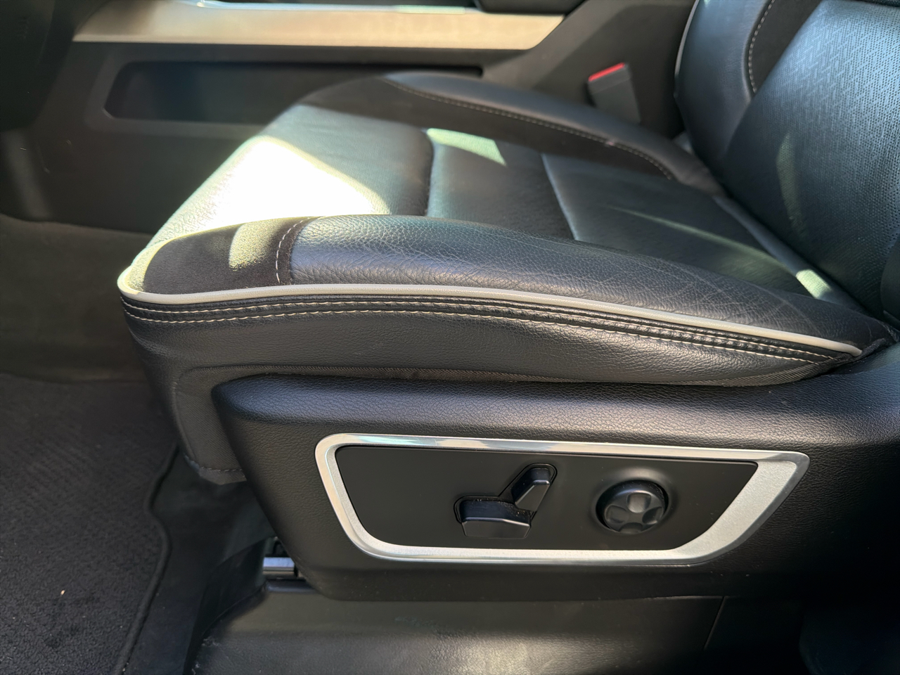 RAM 1500 Laramie Crew Cab SWB 4WD 2021