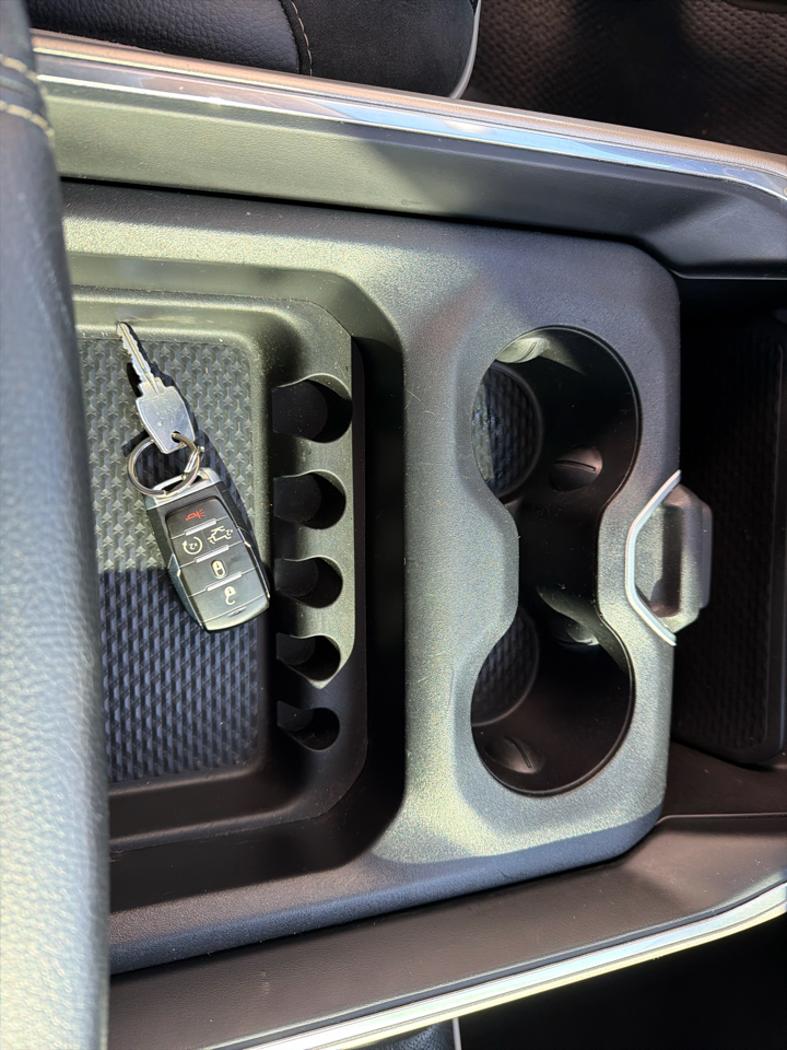 RAM 1500 Laramie Crew Cab SWB 4WD 2021