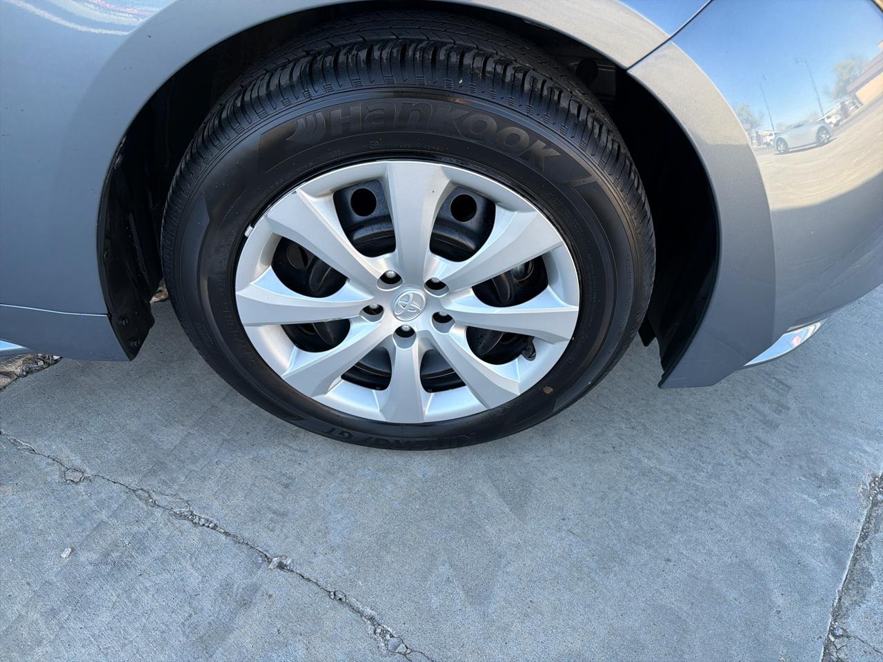 Toyota Corolla LE 2024