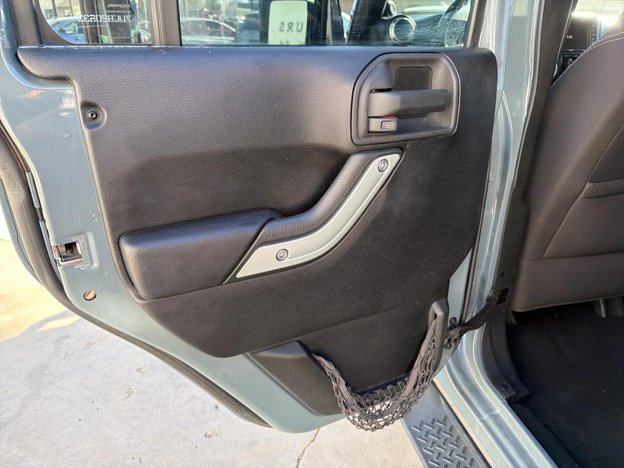 Jeep Wrangler Unlimited Sahara 4WD 2014