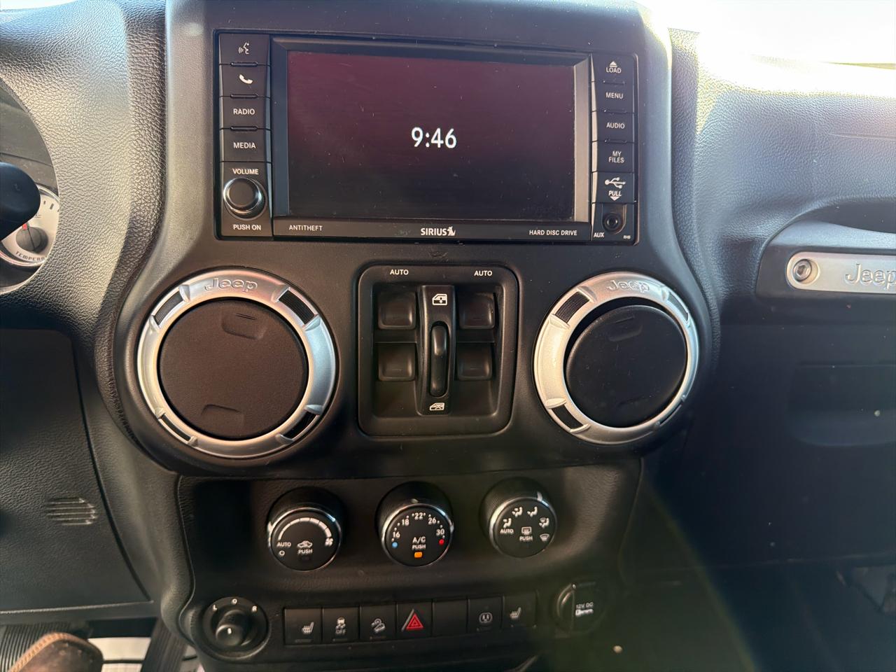 Jeep Wrangler Unlimited Sahara 4WD 2014