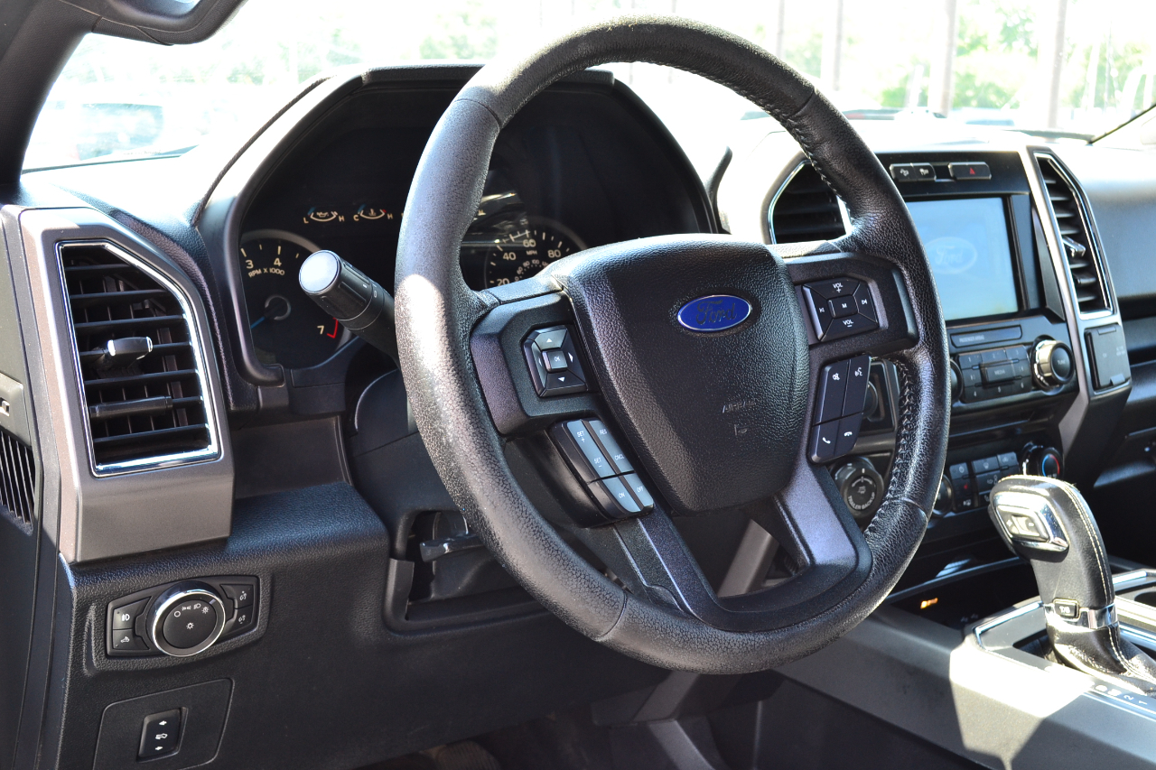 2016 Ford F-150 FX4 photo 17