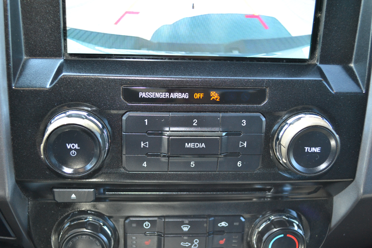 2016 Ford F-150 FX4 photo 24