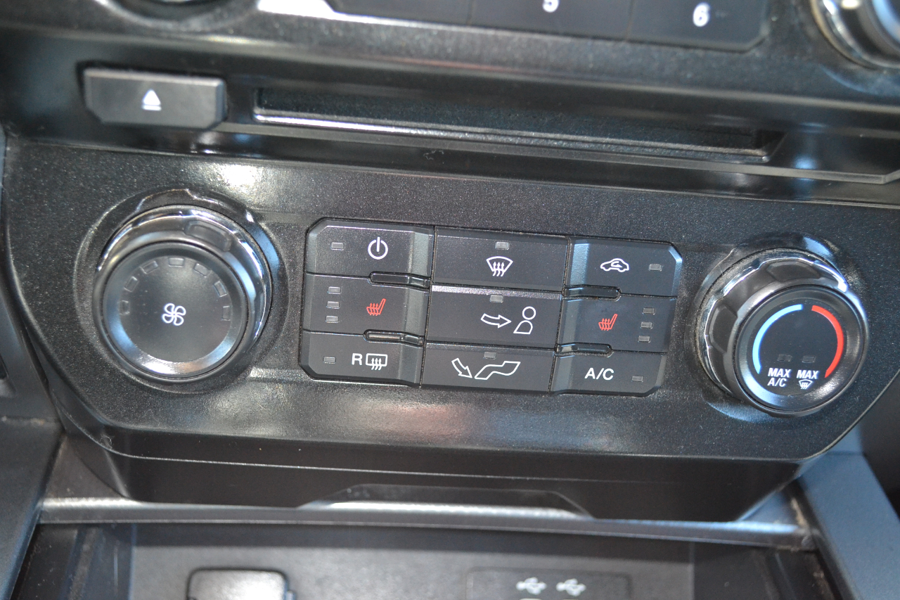 2016 Ford F-150 FX4 photo 25