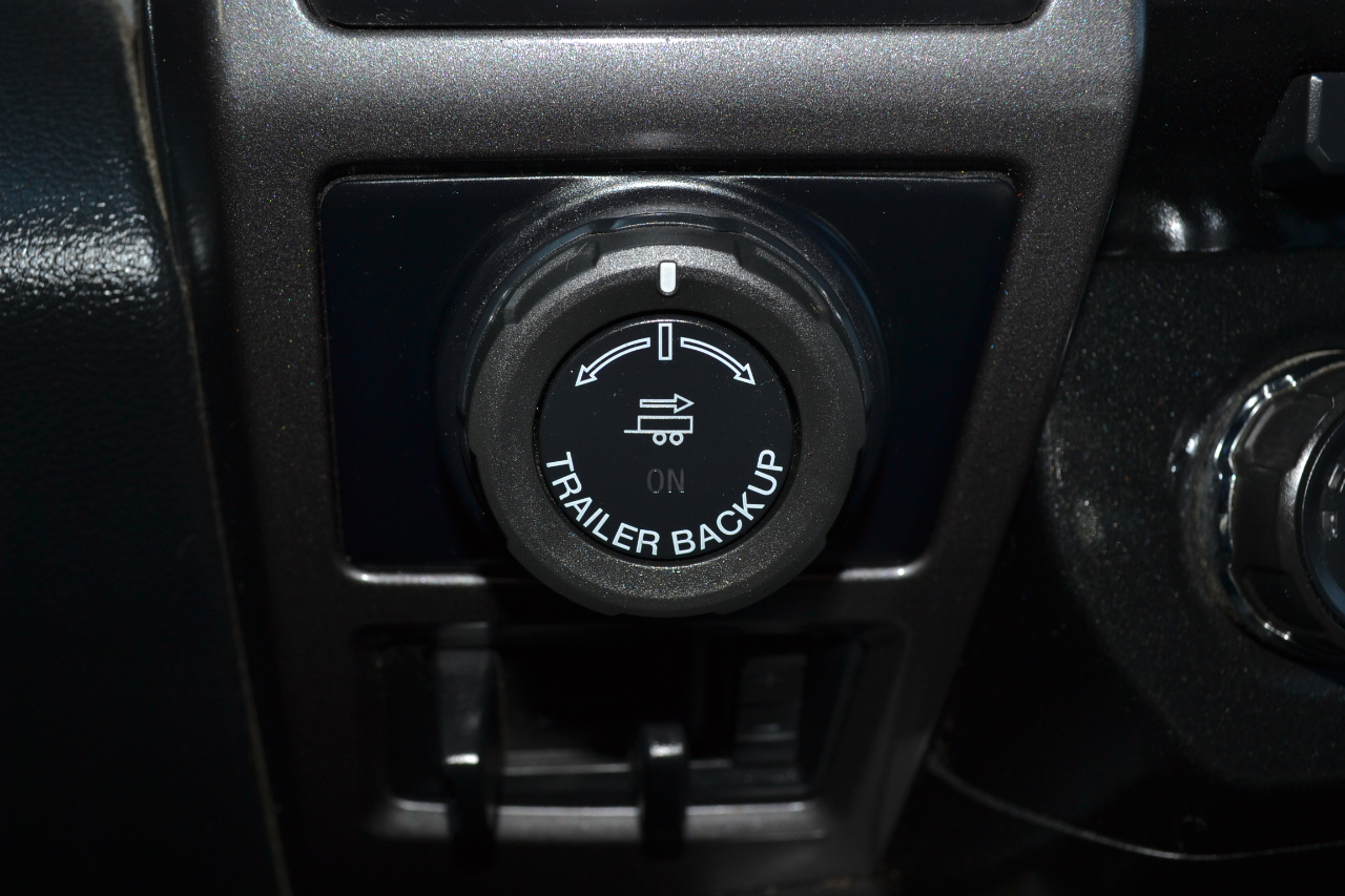 Ford F-150 FX4 SuperCrew 5.5-ft. Bed 4WD 2016 Ford F-150 FX4 SuperCrew 5.5-ft. Bed 4WD 2016