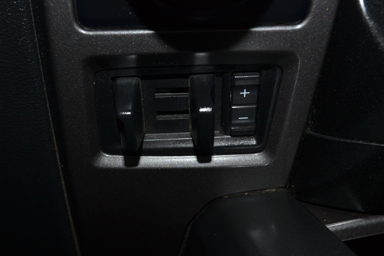 2016 Ford F-150 FX4 photo 28