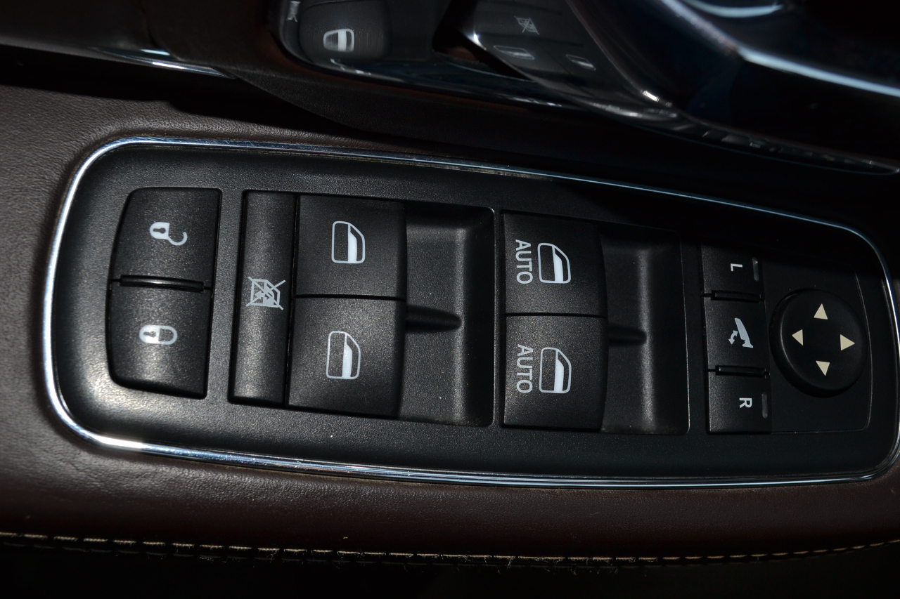 RAM 1500 Longhorn Crew Cab SWB 4WD 2016